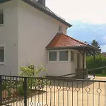 4-zimmer Haus In *